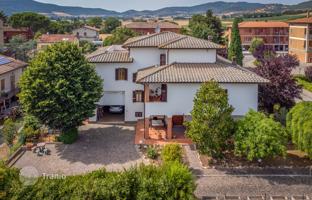 6-bedroom villa 580 m² in Perugia for 530,000 €