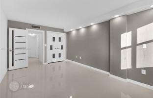 2-bedroom apartments in condo 145 m² in South Ocean Drive for $985,000