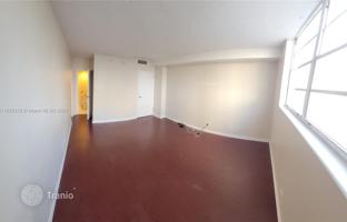 1-bedroom apartments in condo 94 m² in South Ocean Drive for $307,000