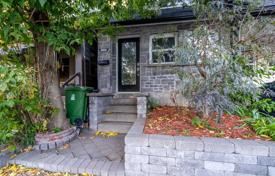 Terraced house – Woodbine Avenue, Toronto, Ontario,  Canada for C$1,048,000