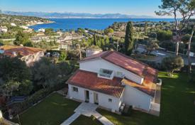 Villa renovated close to Keller beach for 3,200,000 €