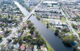 Townhome – North Miami Beach, Florida, USA for $563,000