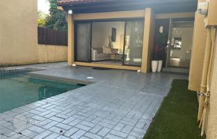 2-bedroom house 197 m² in Miami for $650,000