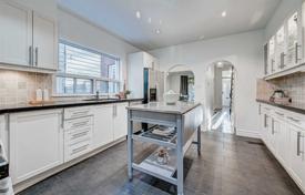 Townhome – Pacific Avenue, Toronto, Ontario,  Canada for C$2,242,000
