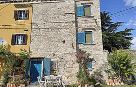 House Semi-detached, stone, renovated house, 300 years old for 370,000 €