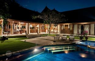 4-bedroom villa 400 m² in Tibubeneng for $260,000