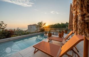 5-bedroom villa 220 m² in Polychrono for 1,400,000 €