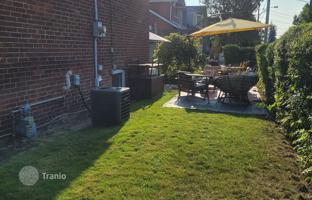 8-bedroom townhouse in East York for C$1,812,000