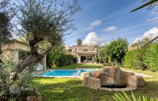 Two-storey villa with a guest studio and a swimming pool in Antibes, Cote d'Azur, France for 1,970,000 €