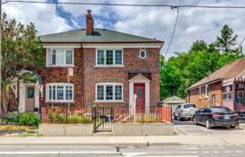 Terraced house – Woodbine Avenue, Toronto, Ontario,  Canada for C$1,102,000