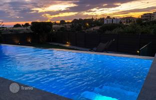 4-bedroom villa 240 m² in Panorama for 680,000 €