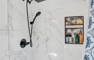 5-bedroom house 292 m² in Miami for $1,949,000