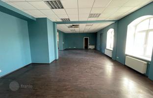 7-room apartment 206 m² in Central District for 300,000 €
