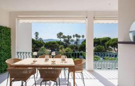 Fully renovated apartment on the Croisette, Cannes, France for 1,890,000 €