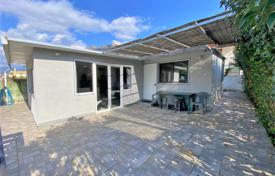Bright cottage with a parking and a garden in Kalamata, Peloponnese, Greece for 140,000 €