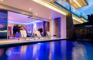 5-bedroom villa 1,200 m² in Mueang Phuket for $2,000,000