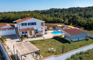 4-bedroom house 200 m² in Žminj for 395,000 €