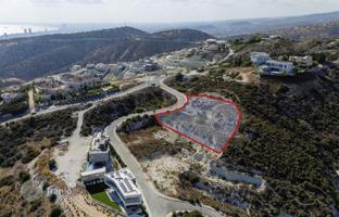 Land plot 2,376 m² in Agios Tychonas for 2,000,000 €