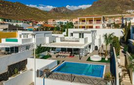 Sunny villa with a pool, a garden, a garage and an ocean view in El Madroñal, Tenerife, Spain for 1,450,000 €