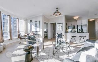 4-bedroom apartment in Lake Shore Boulevard West for C$889,000