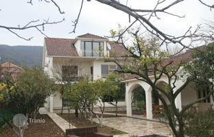 7-room cottage 630 m² in Tivat city for 850,000 €