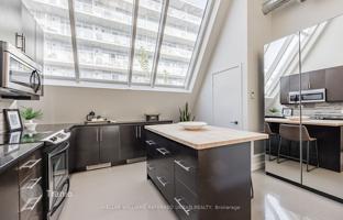 4-bedroom apartment in Carlaw Avenue for C$942,000