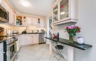 6-bedroom apartment in Etobicoke for C$1,037,000