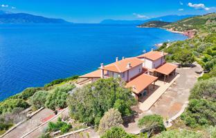 Three-storey house just 20 m from the sea, Trizonia, Thessaly and Central Greece, Greece for 610,000 €