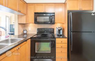 6-bedroom apartment in Etobicoke for C$979,000