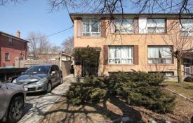 Terraced house – York, Toronto, Ontario,  Canada for C$958,000