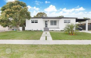 5-bedroom house 222 m² in North Miami Beach for $925,000