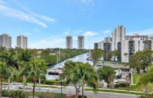 2-bedroom apartments in condo 102 m² in Miami for $335,000