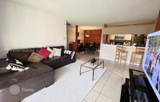2-bedroom apartments in condo 83 m² in West End for $289,000