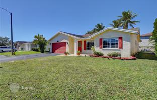 3-bedroom house 206 m² in Tamarac for $560,000