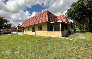 2-bedroom apartments in condo 130 m² in Tamarac for $260,000