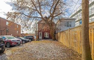 6-bedroom house in Etobicoke for C$1,169,000