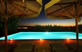 An extraordinary estate between modernity and tradition. Price on request