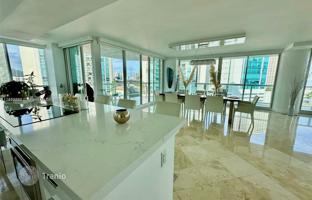 3-bedroom apartments in condo 217 m² in Collins Avenue for $1,550,000