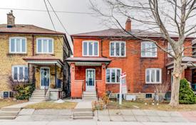 Terraced house – York, Toronto, Ontario,  Canada for C$929,000