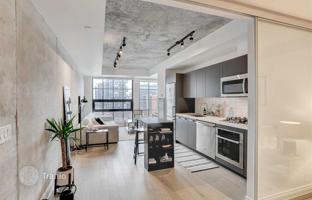 5-bedroom apartment in Richmond Street West for C$889,000