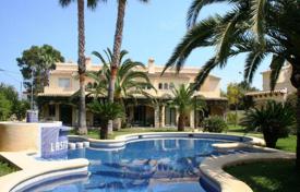Spacious villa with a garden, a backyard, a swimming pool, a relaxation area, a terrace and a parking, Denia, Spain for 185,000 € Spacious villa with a garden, a backyard, a swimming pool, a relaxation area, a terrace and a parking, Denia, Spain for 185,000 €