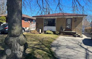 7-bedroom house in Etobicoke for C$1,621,000