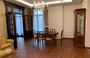 2-room apartment 99 m² in Central District for 300,000 €