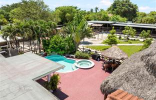 3-bedroom house 301 m² in West End for $2,000,000