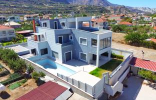 Four-level house with a swimming pool just 80 meters from the sea, Xylokastro, Peloponnese, Greece for 620,000 €