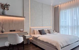 1-bedroom apartments in condo in Pathum Wan for $285,000