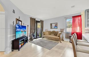 5-bedroom house 295 m² in Miami for $740,000