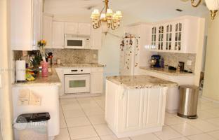3-bedroom house 169 m² in Hialeah for $669,000