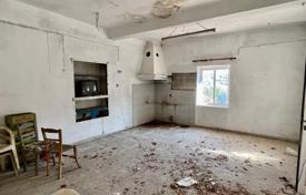 Two storey house for renovation in traditional village of Pines for 110,000 €