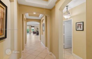 4-bedroom house 242 m² in West End for $689,000